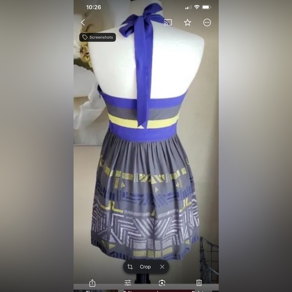 Like New! Women’s Marciano Gray Embroidered Silk Halter Top Size Small - Picture 2 of 10